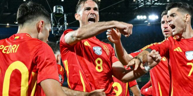 La Roja Overcome Disaster To Secure QF Spot