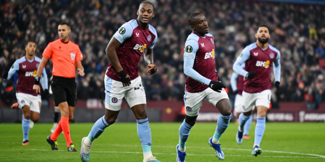 Jhon Duran makes West Ham’s “irons” gesture on Instagram live