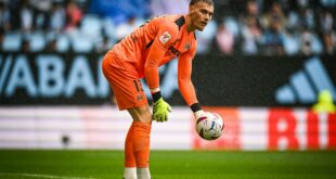 Chelsea make bid for Villarreal GK