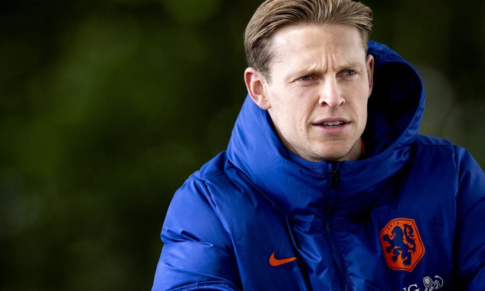 Barcelona midfield superstar does not feature in new kit launch