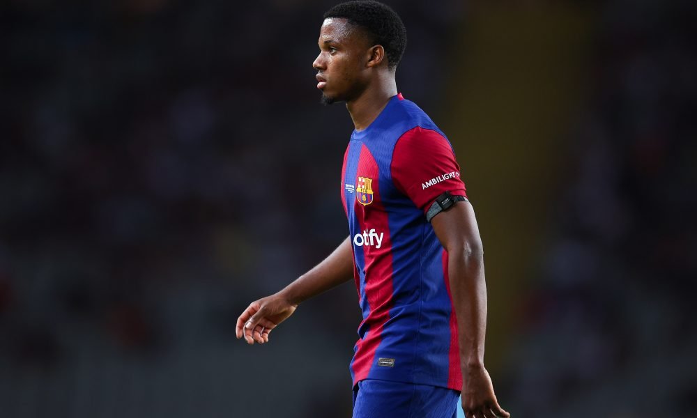 Barcelona forward returns to training ahead of schedule amid uncertain future