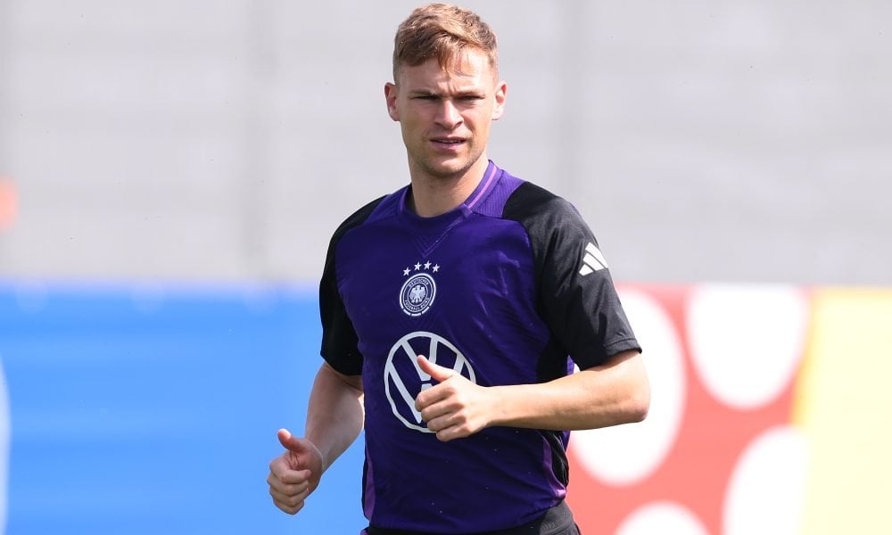 Barcelona midfield target intends to see out his contract at current club