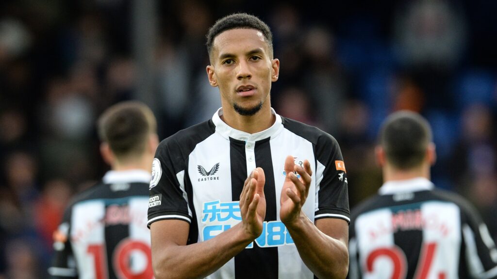 Isaac Hayden training hard in Qatar ahead of move away from Newcastle