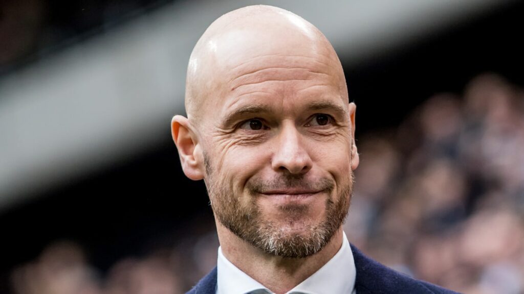 Erik ten Hag extends Man United contract