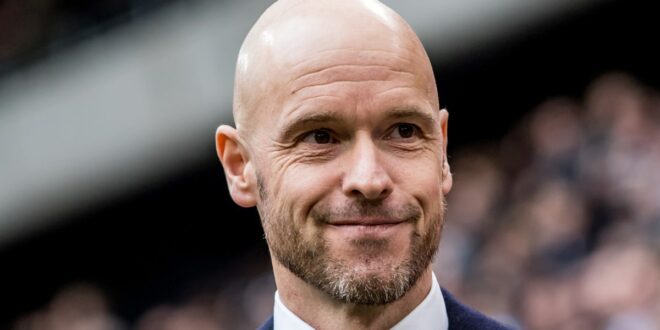 Erik ten Hag extends Man United contract