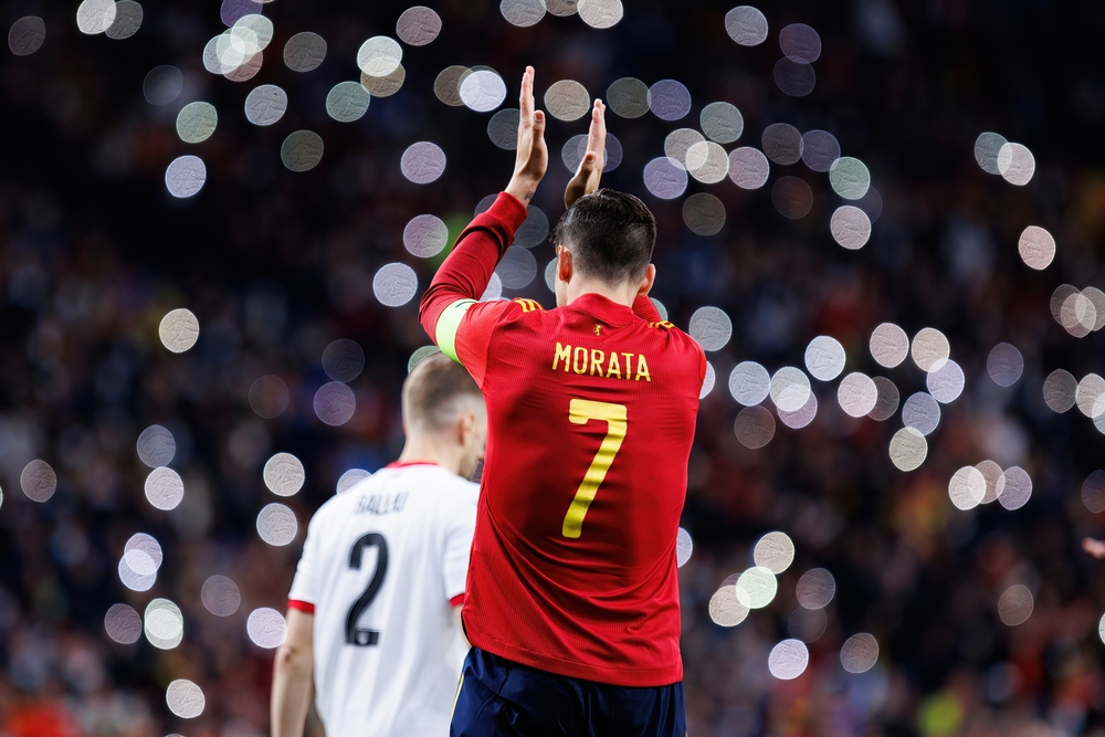 Photographer appears to cause injury to Spain Euro 2024 finalist