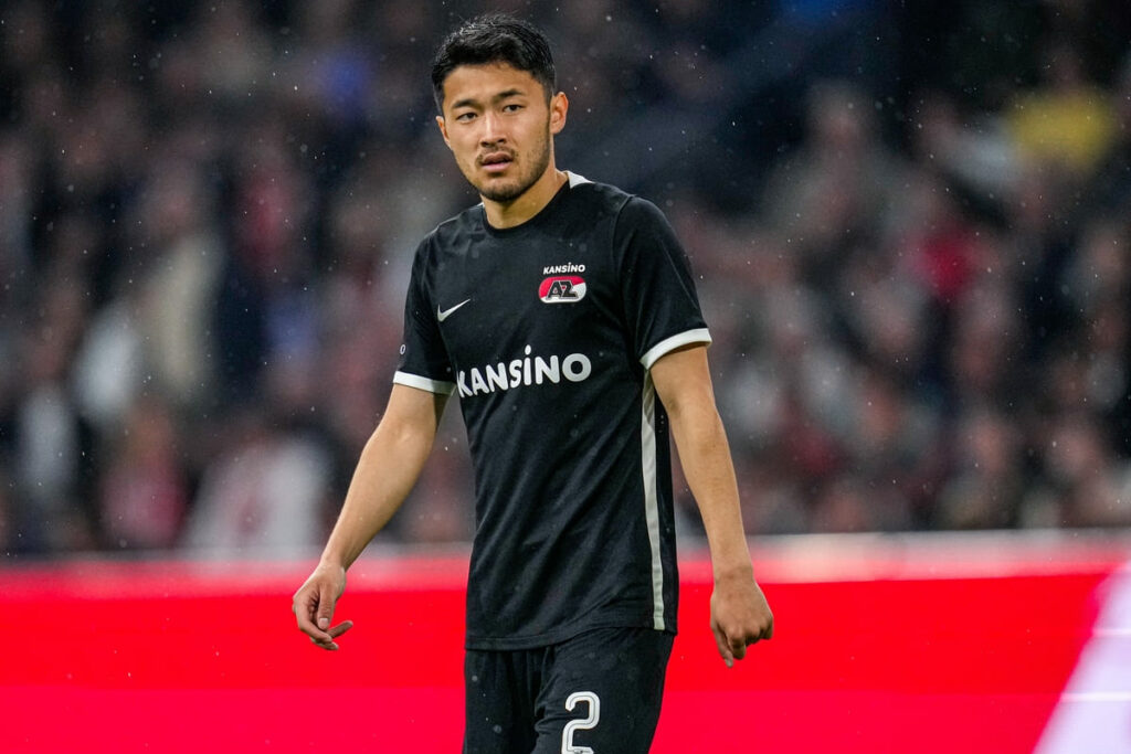 Southampton snap up Sugawara