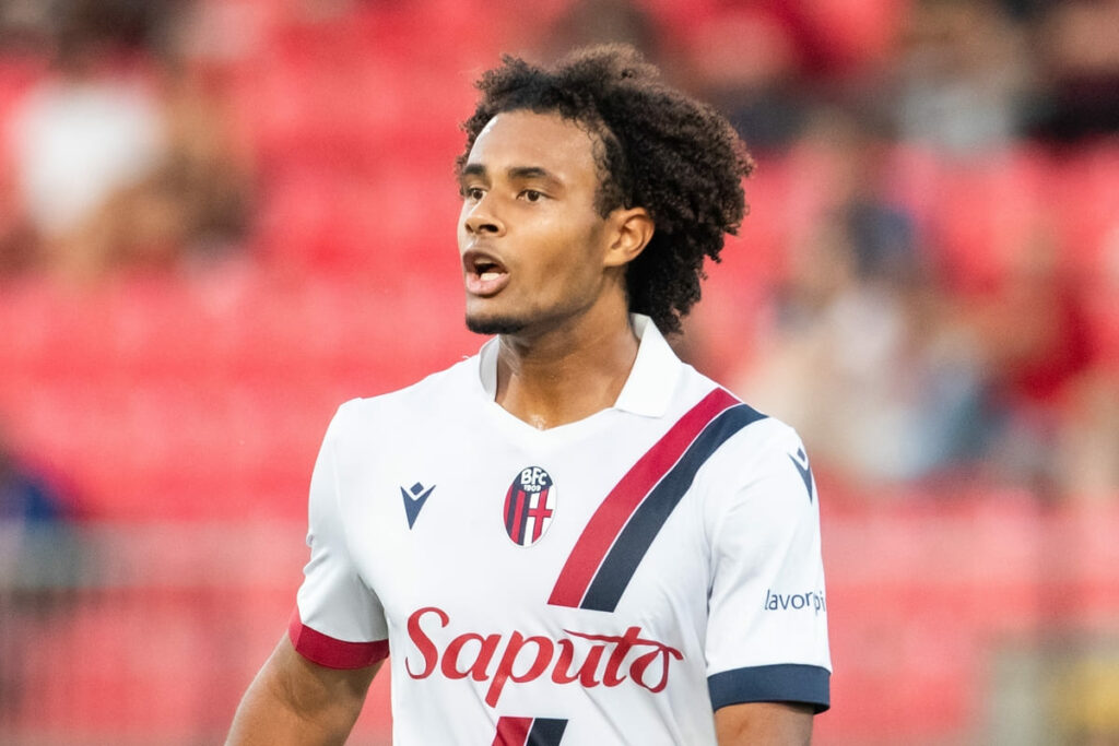 Manchester United snap up striker Zirkzee from Bologna