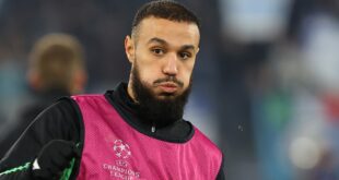 West Ham beat Man United to Mazraoui transfer in £13.5m deal – report