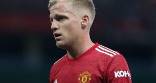 Donny van de Beek to leave Machester United for Girona