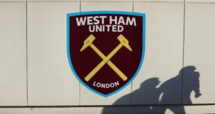 Famous manager has told goal-machine to sign for West Ham