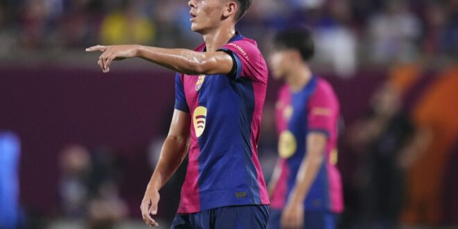 Barcelona young defender set to leave on loan after agreeing new contract until 2026