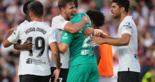 Liverpool complete the signing of Valencia’s Giorgi Mamardashvili