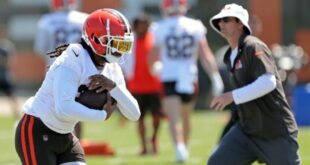 Browns RB D’Onta Foreman had to be taken to the hospital after a direct blow to the head