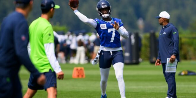 Seahawks QB Geno Smith will not miss any time with knee and hips injuries