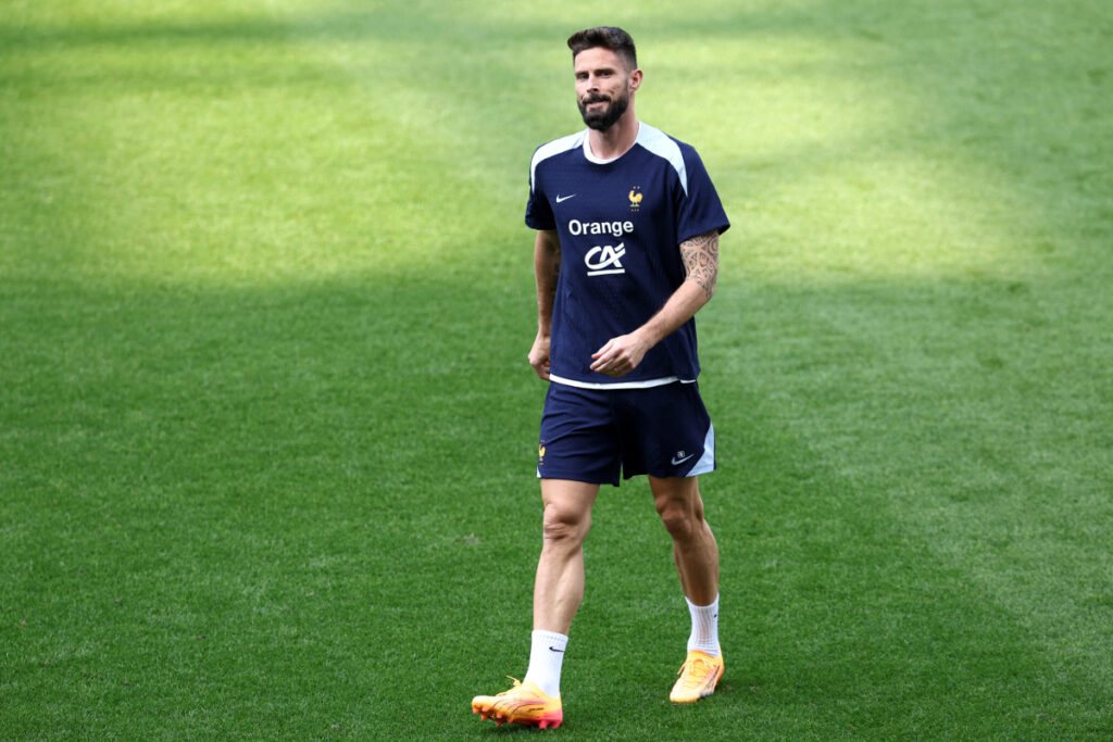 Former Arsenal and Chelsea forward Olivier Giroud arrives at new club