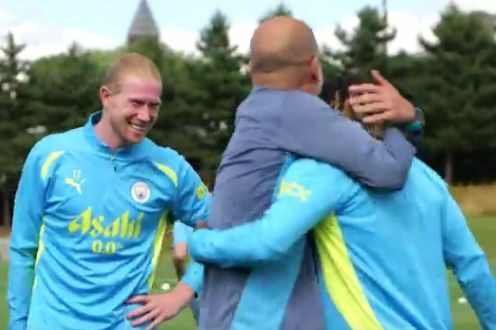 Pep Guardiola makes fun of Kevin De Bruyne’s new hairstyle on his first day back in training