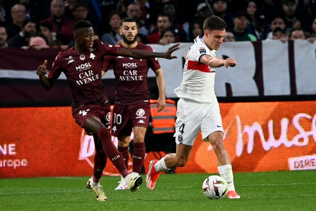 Manchester United transfer boost as expert explains why their top midfield target needs to be sold