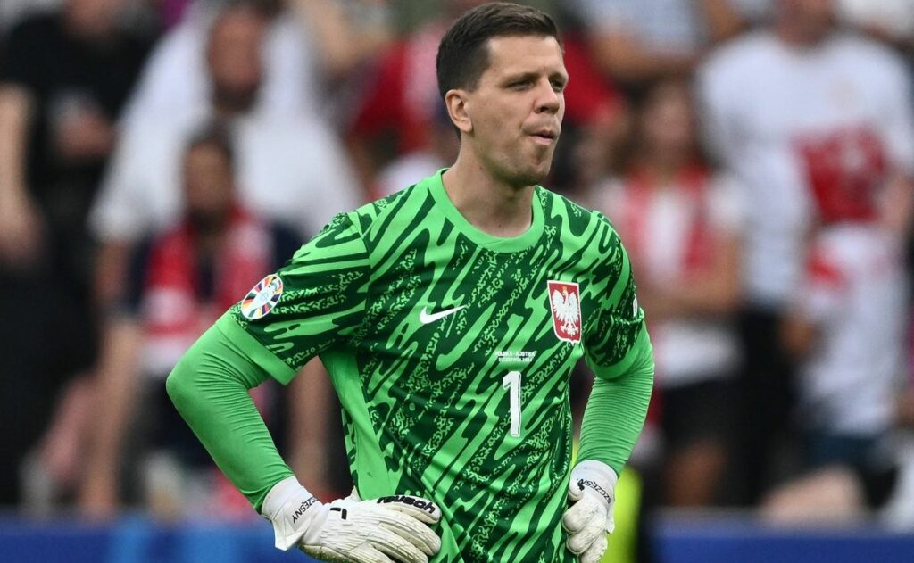 Can Szczesny play for Barcelona in Champions League?