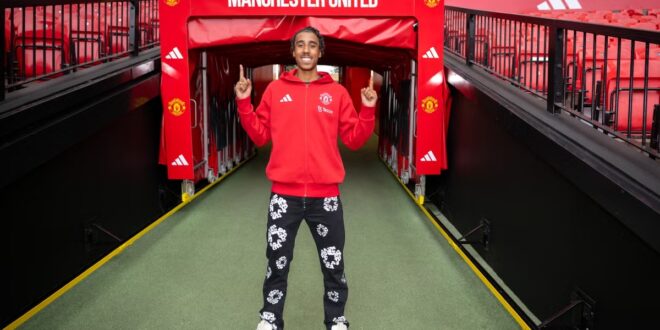 Latest Leny Yoro update will bring a smile to Man United fans