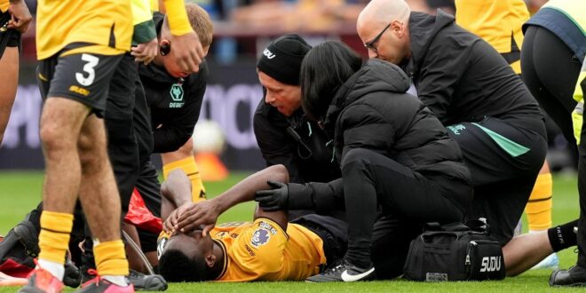 Wolves defender Yerson Mosquera to miss rest of the season with serious knee injury