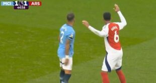 Kyle Walker embarrasses himself in build-up to Arsenal goal