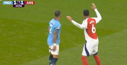 Kyle Walker embarrasses himself in build-up to Arsenal goal