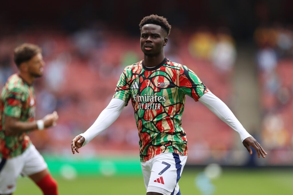 Bukayo Saka responds to Tottenham boos by taunting the home fans