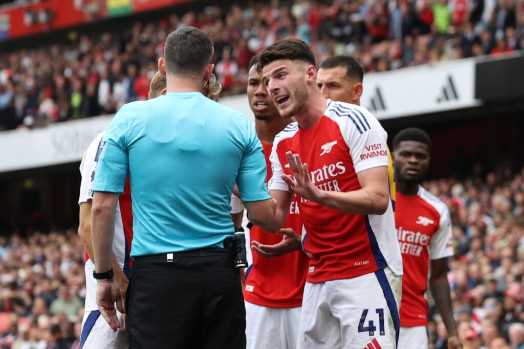 Ex-Tottenham star defends Arsenal midfielder Declan Rice after controversial red card