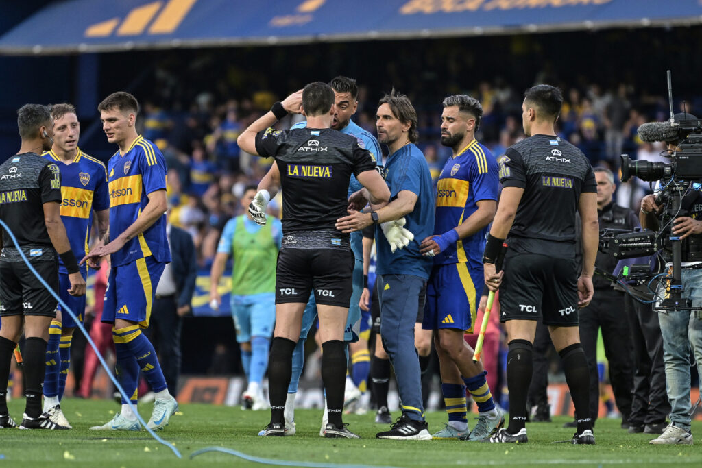 Ex-Man Utd star Sergio Romero speaks out after wild Boca fan altercation