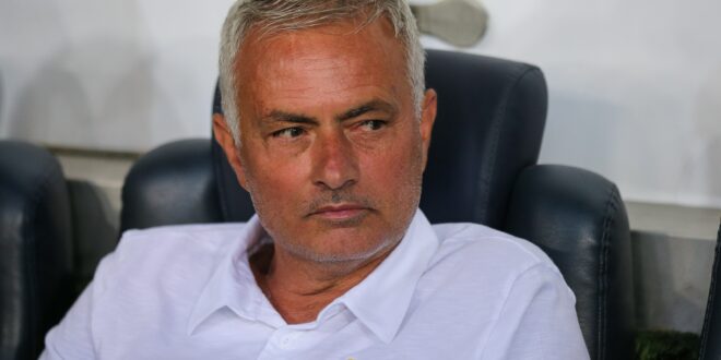 Jose Mourinho eyes reunion with Tottenham defender at Fenerbahce