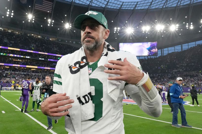 Jets’ Aaron Rodgers dealing with a low ankle sprain after a 23-17 loss in Week 5